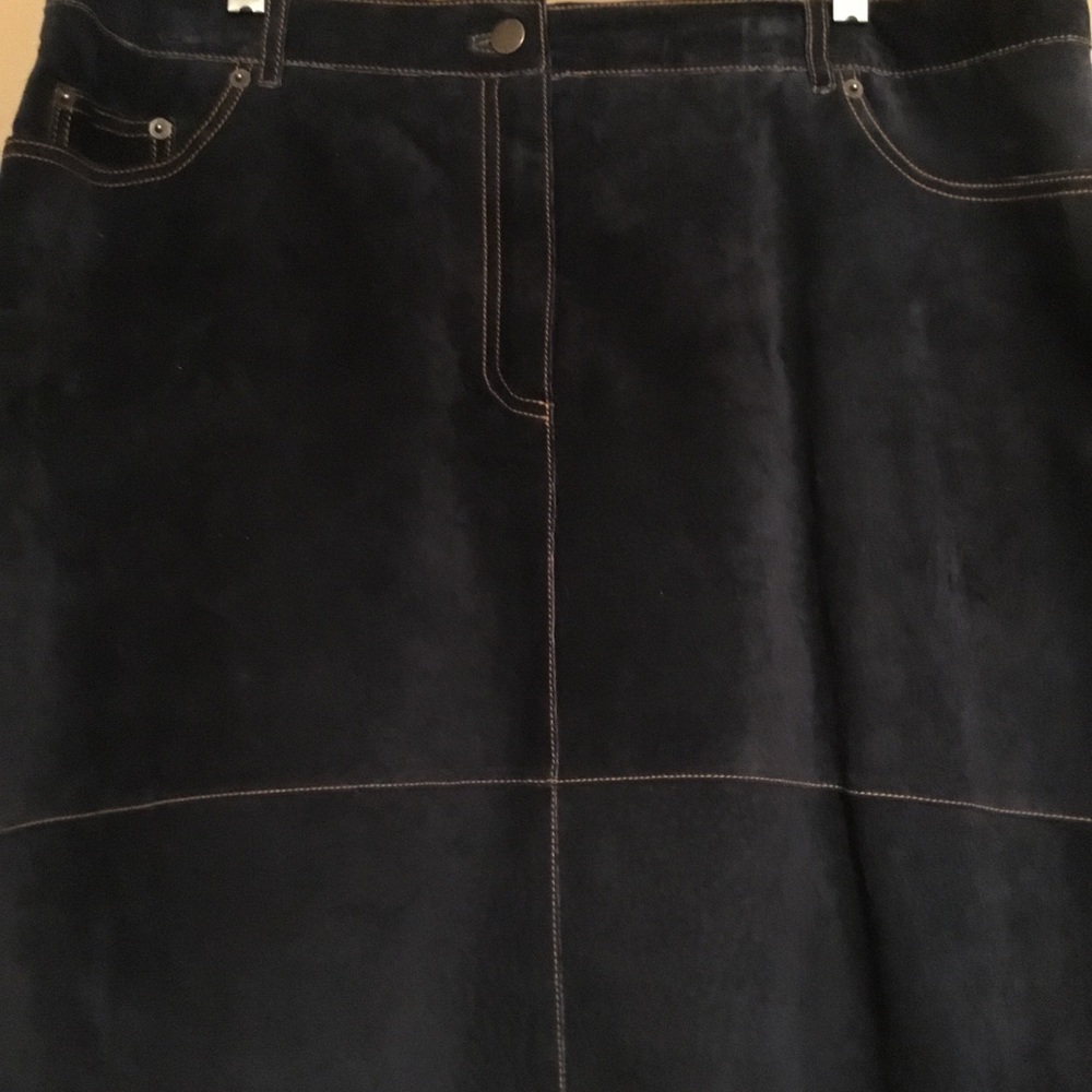 โซ๏ธ๐ต LADIES ISAAC MIZRAHI GENUINE SUEDE SKIRT ๐ตโซ๏ธ - Picture 3 of 9